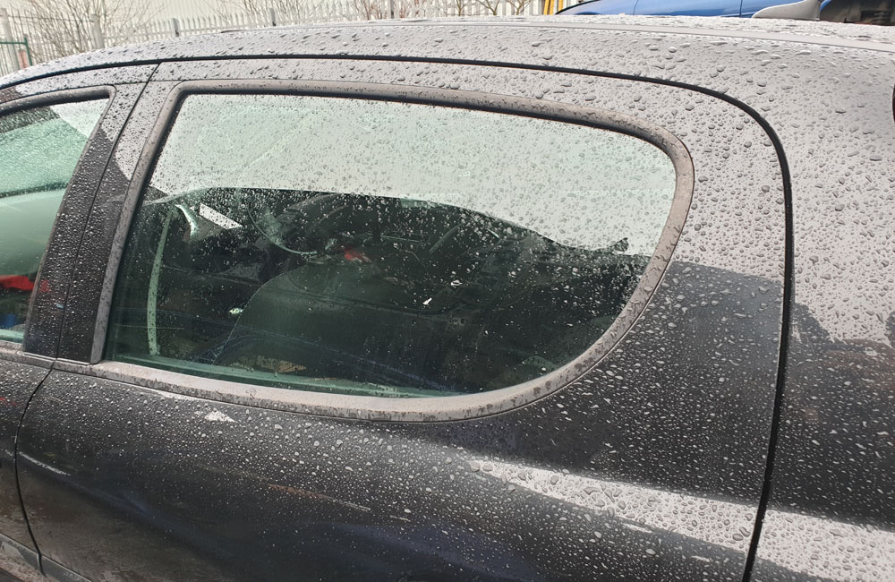 Peugeot 207 S Door window glass passenger side rear